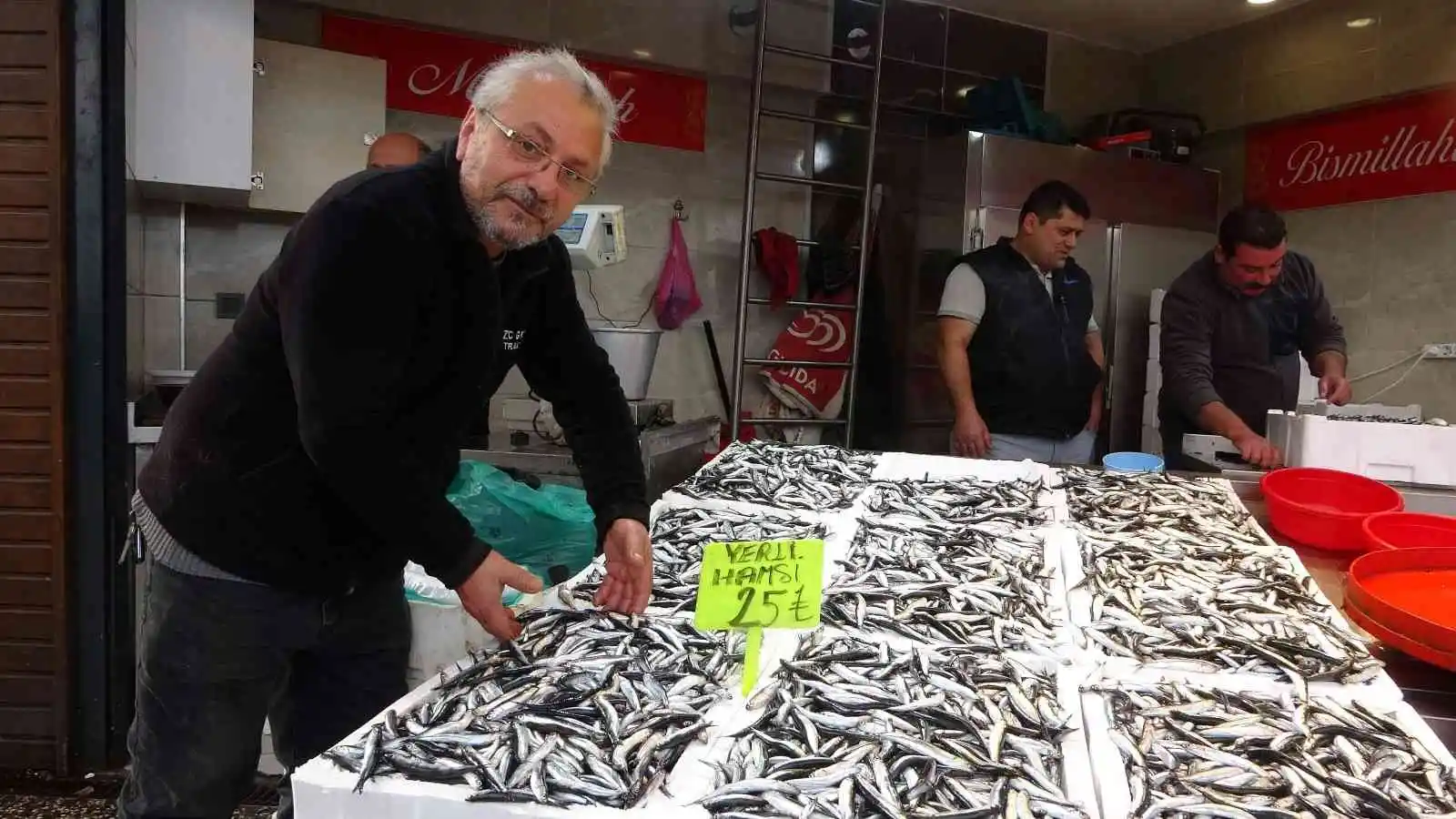 Hamsi avı bollaştı, fiyatı yarı yarıya düştü