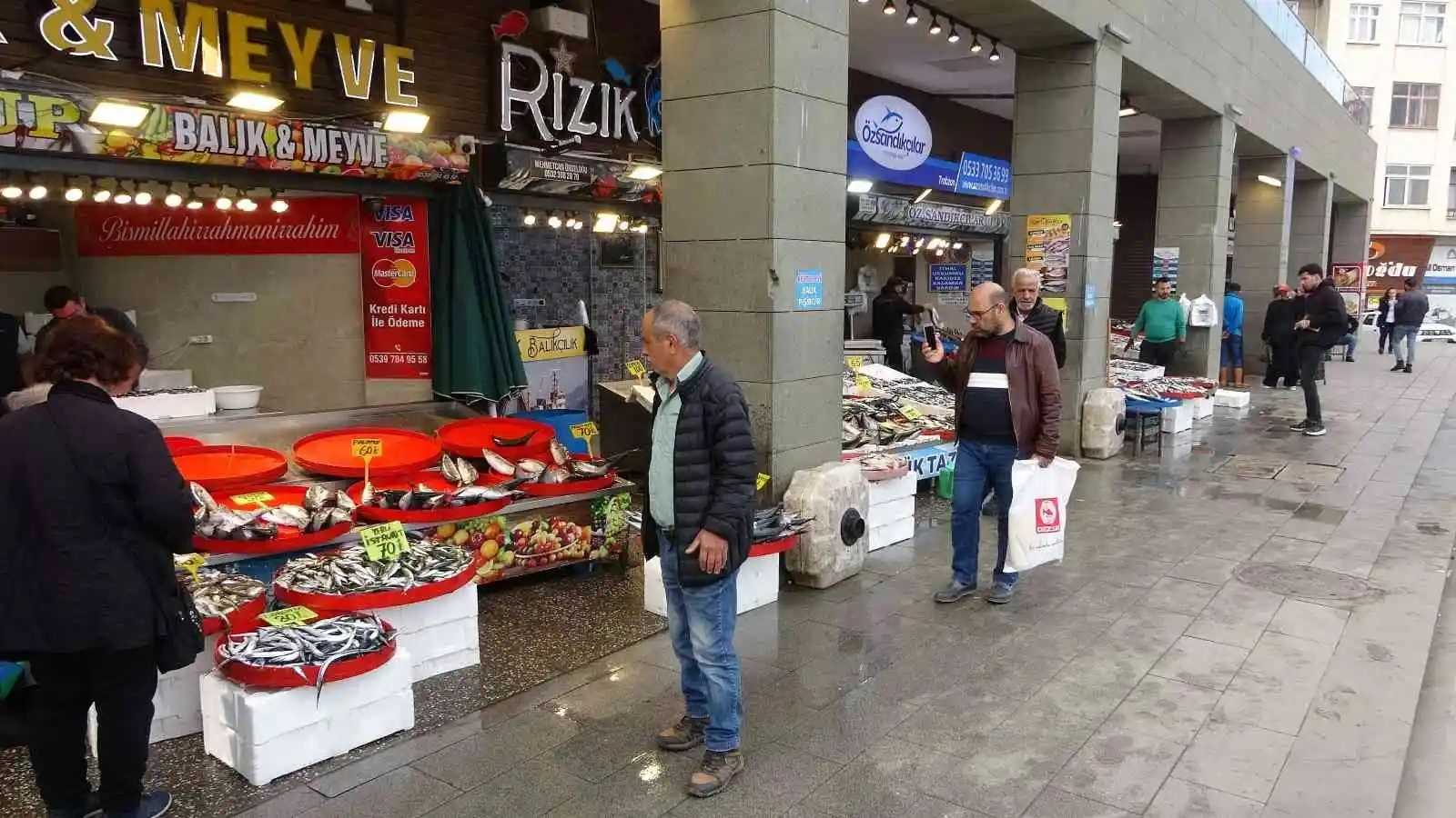 Hamsi avı bollaştı, fiyatı yarı yarıya düştü