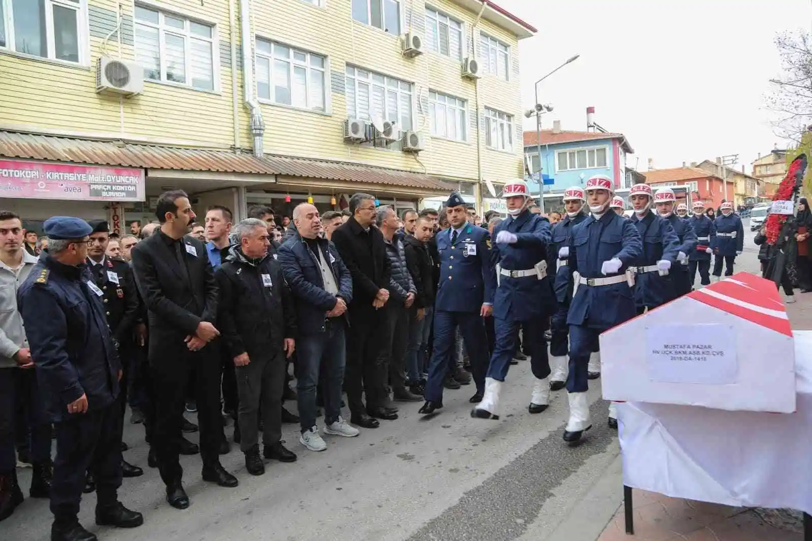 Hava Astsubay Mustafa Pazar, Kütahya'da toprağa verildi