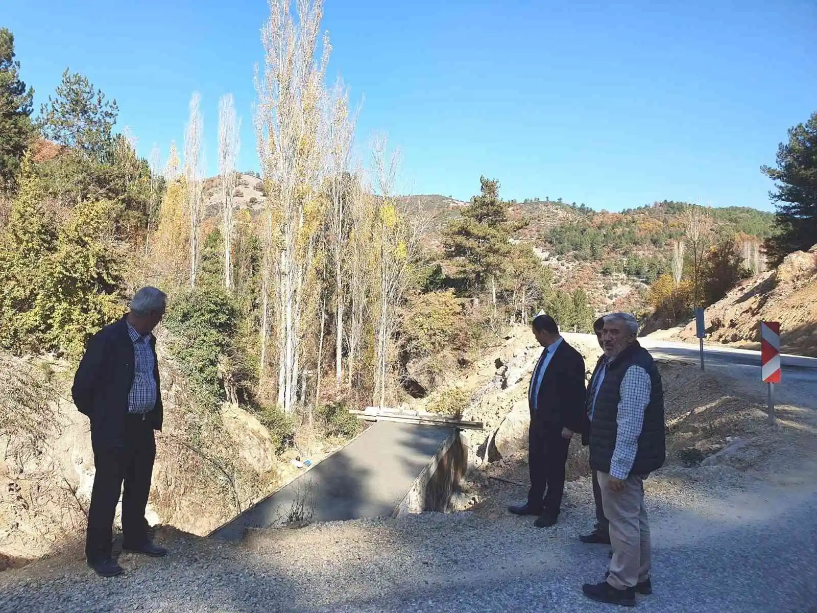 Hisarcık Aşağı ve Yukarı Yoncaağaç köyü yollarına sıcak asfalt
