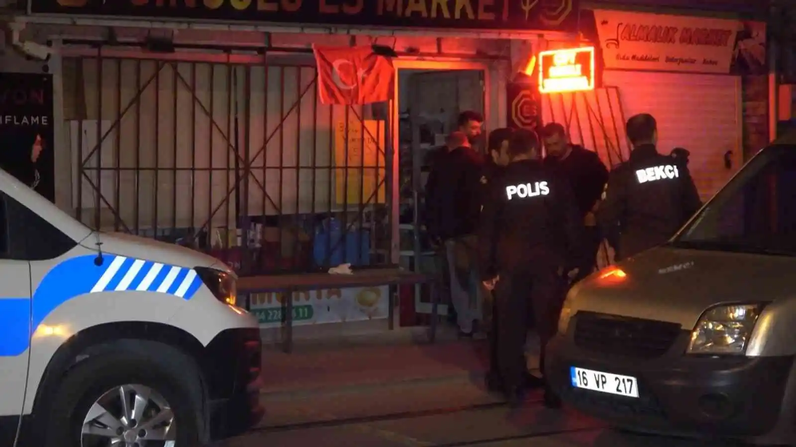 Husumetlileri tarafından iş yerinde bıçaklandı