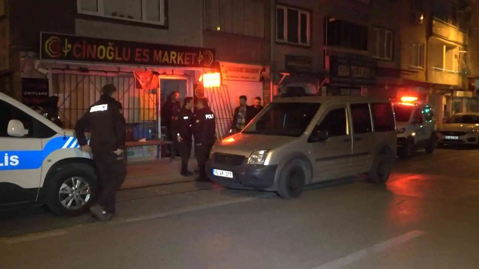 Husumetlileri tarafından iş yerinde bıçaklandı