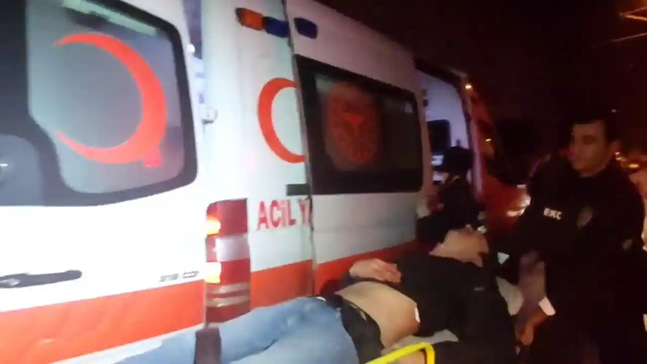 Husumetlileri tarafından iş yerinde bıçaklandı