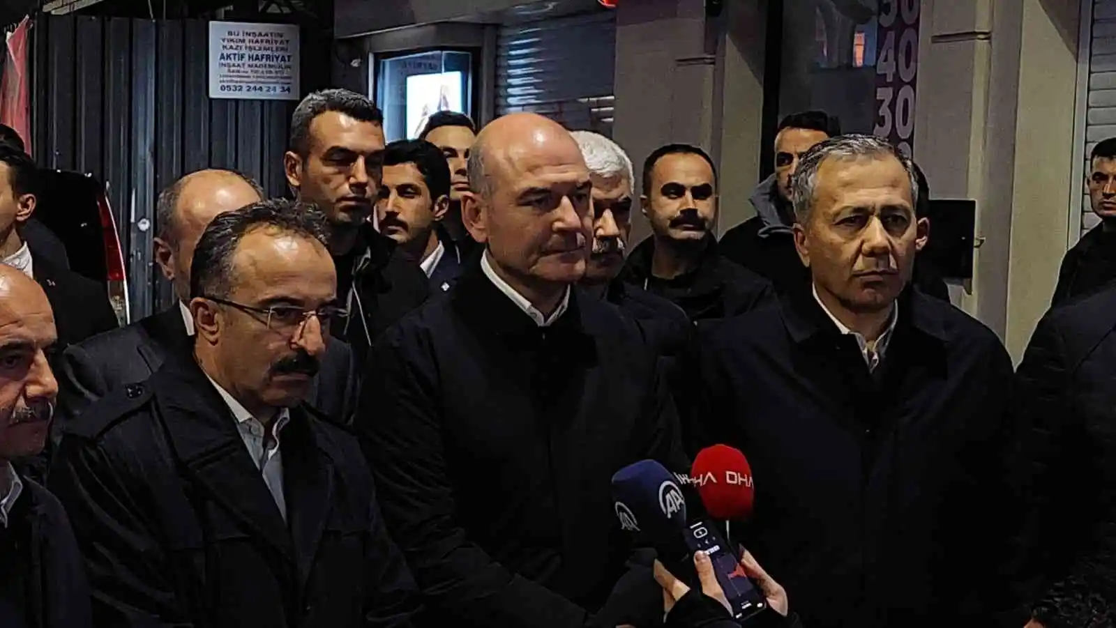 İçişleri Bakanı Süleyman Soylu, “Olayı yapan, bombayı bırakan kişi İstanbul Emniyet Müdürlüğümüzün ekipleri tarafından gözaltına alındı”