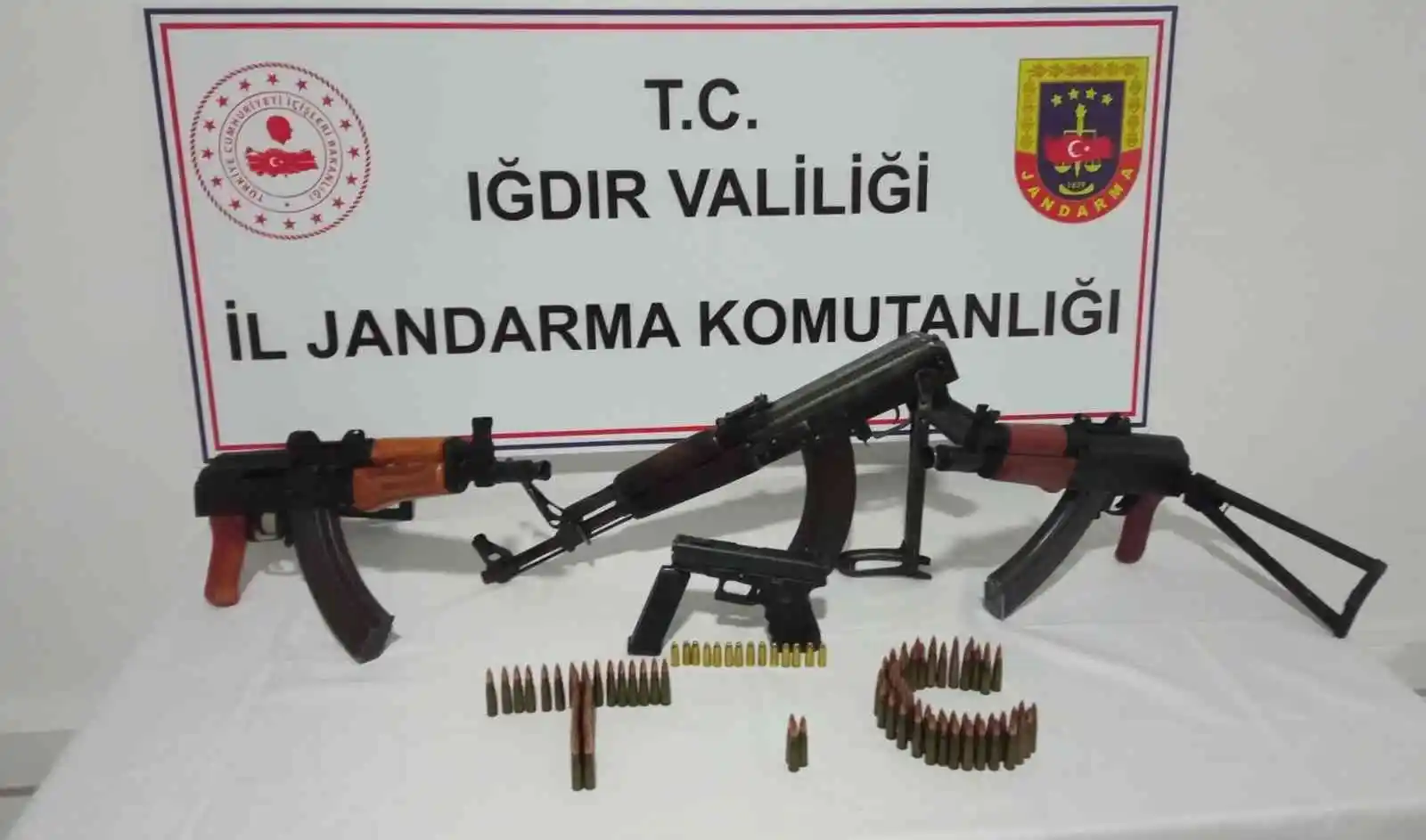 Iğdır'da durdurulan araçta kalaşnikof çıktı: 2 tutuklu