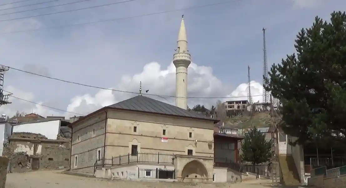 İki asırlık 'çivisiz cami' zamana meydan okuyor