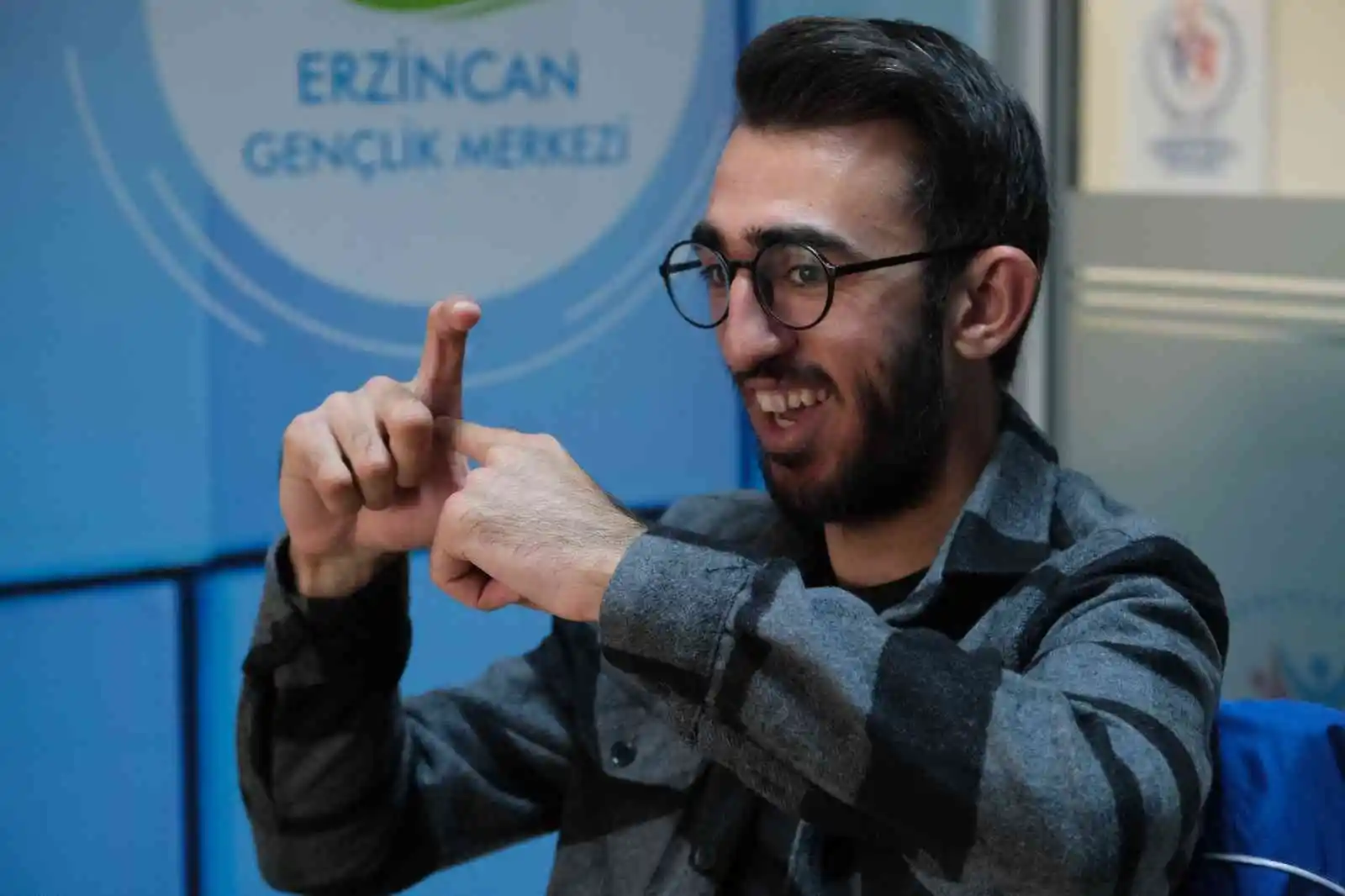 İşitme engelli gencin ilham veren başarı hikâyesi