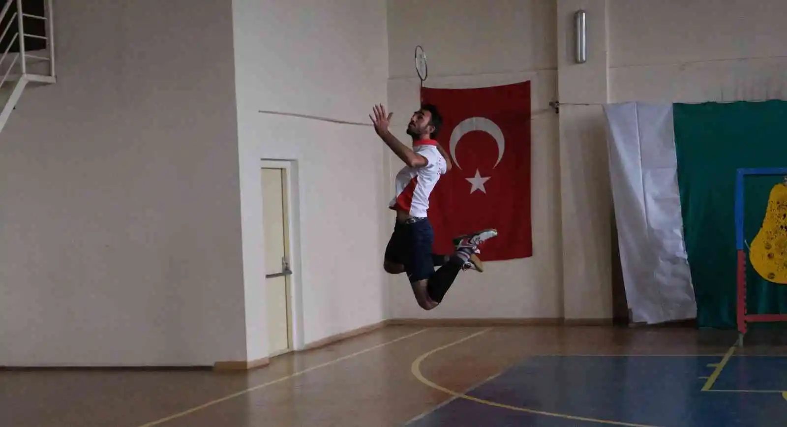 İşitme engelli gencin ilham veren başarı hikâyesi