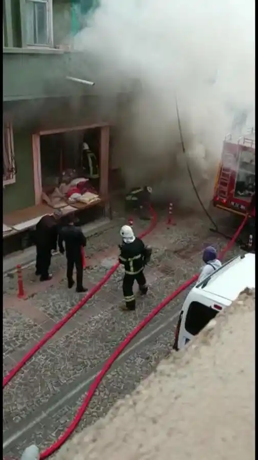 Isparta'da yardım derneği binasında yangın