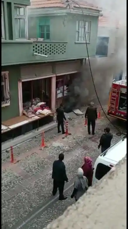 Isparta’da yardım derneği binasında yangın