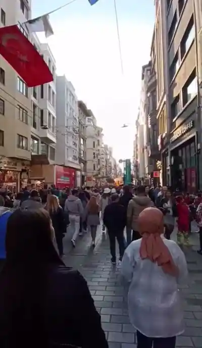 İstiklal Caddesi'ndeki patlama anı kamerada