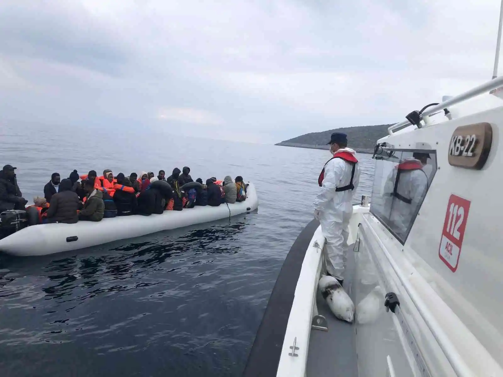 İzmir açıklarında 41 göçmen yakalandı, 9 göçmen kurtarıldı