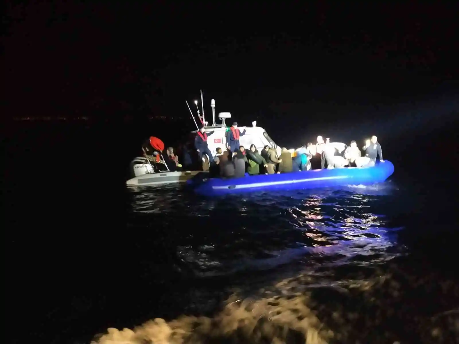 İzmir’de 42 göçmen yakalandı, 37 göçmen kurtarıldı