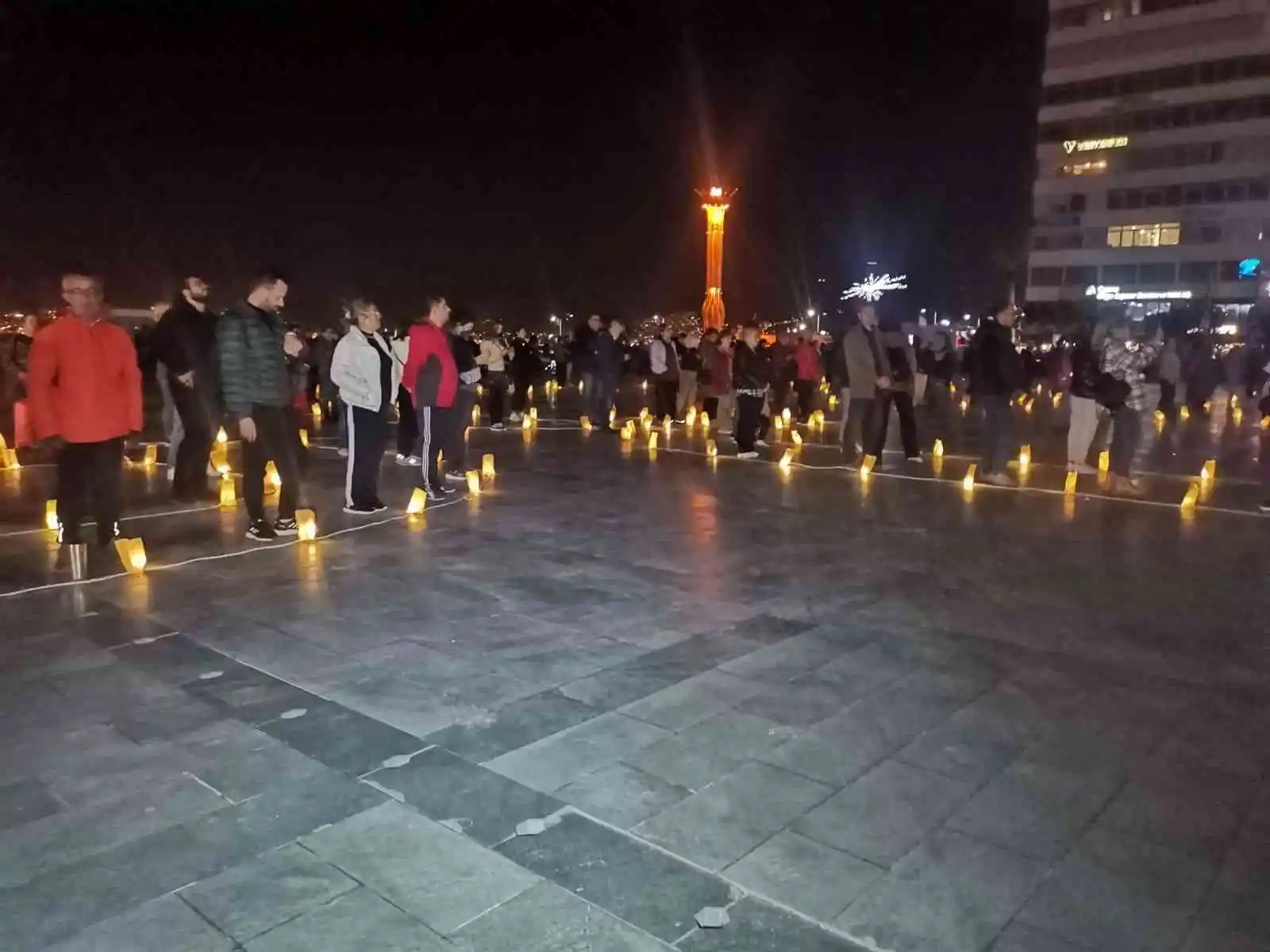 İzmir’de Ata’ya Saygı Nöbeti başladı
