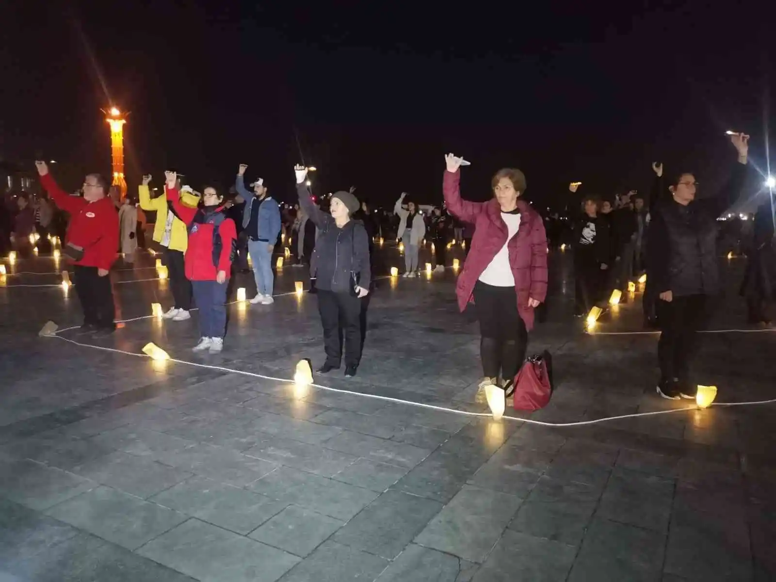 İzmir’de Ata’ya Saygı Nöbeti başladı
