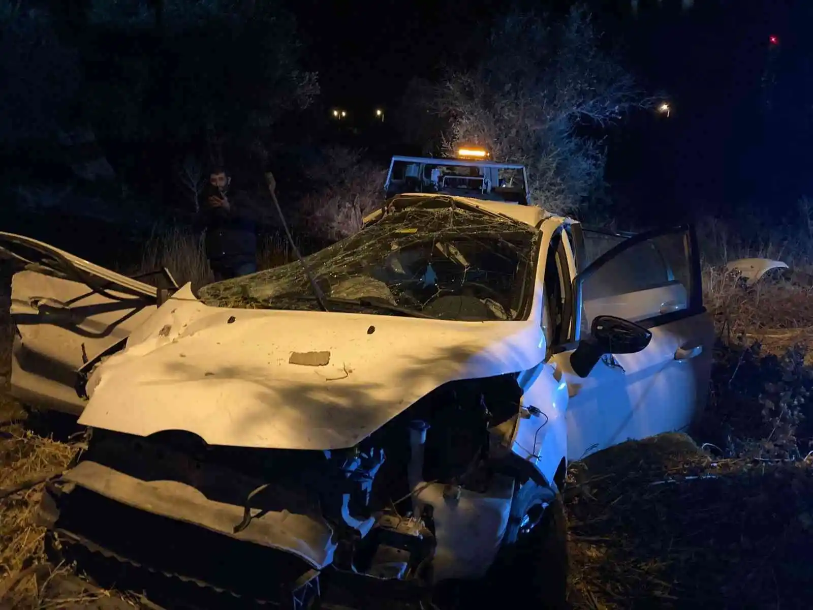 İzmir'de ehliyetsiz gencin kullandığı araç takla attı: 1 ölü, 2 yaralı