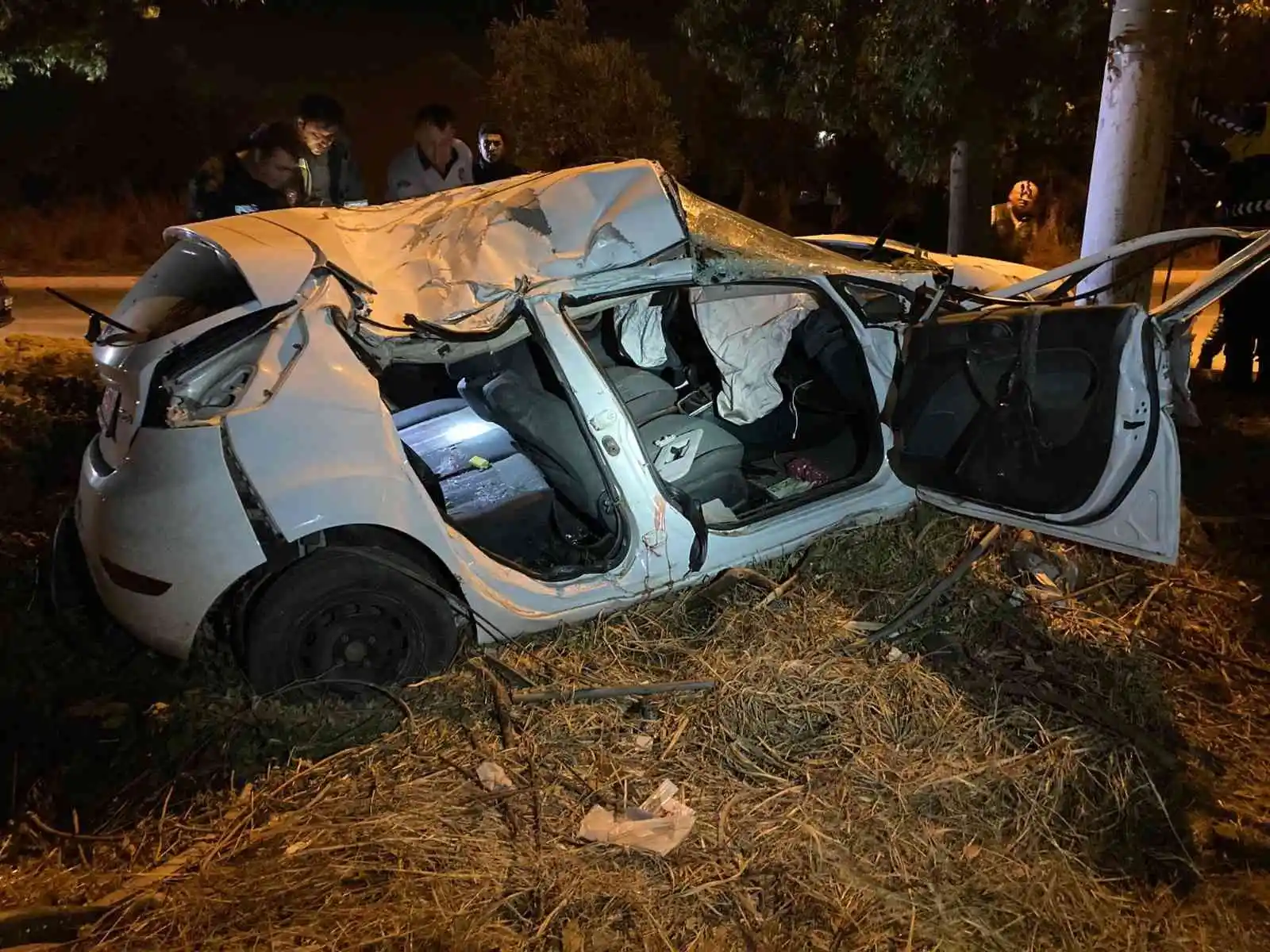 İzmir’de ehliyetsiz gencin kullandığı araç takla attı: 1 ölü, 2 yaralı