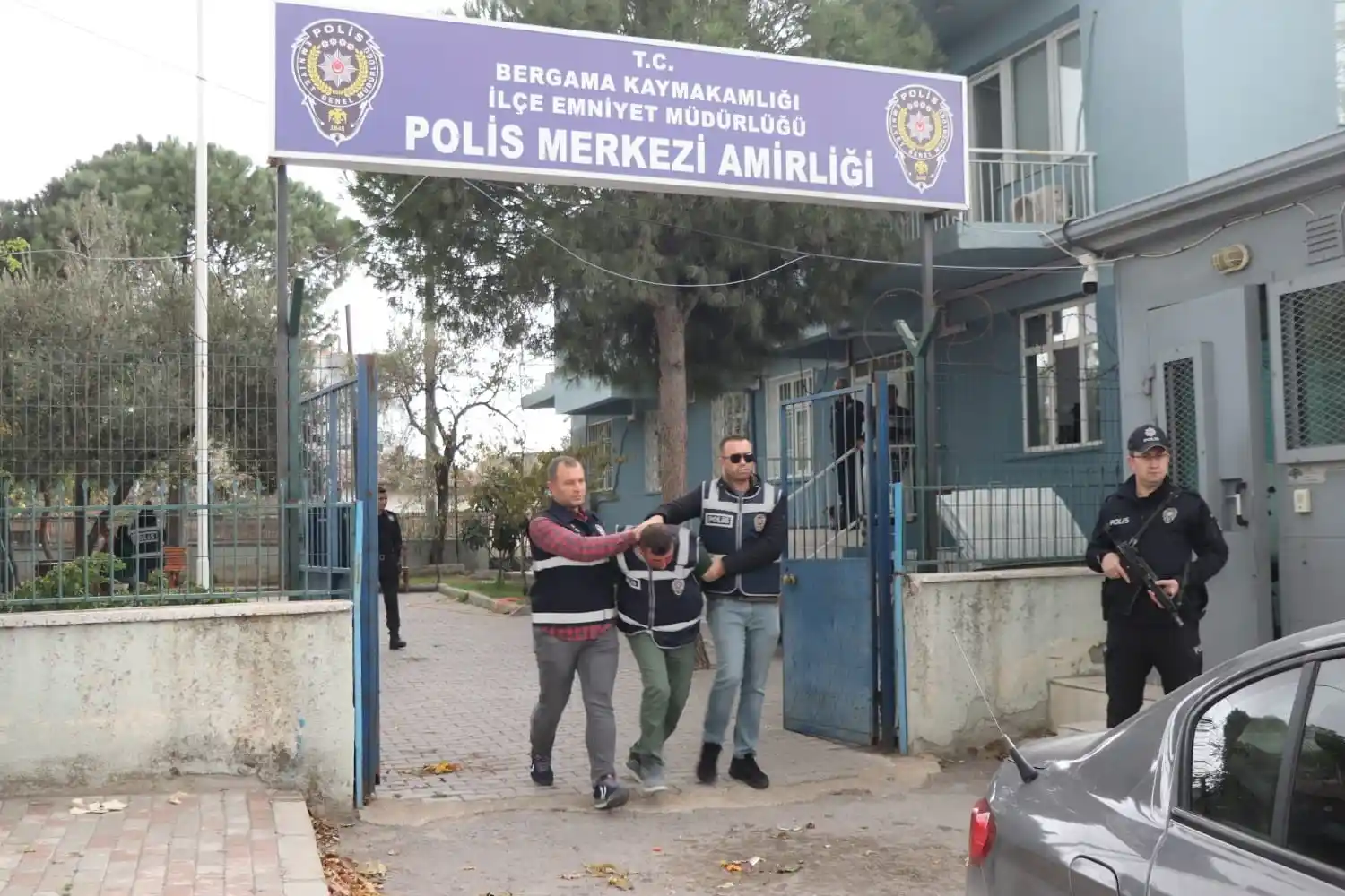 İzmir'de evinde ölü bulunan genç kadının katil zanlısı tutuklandı