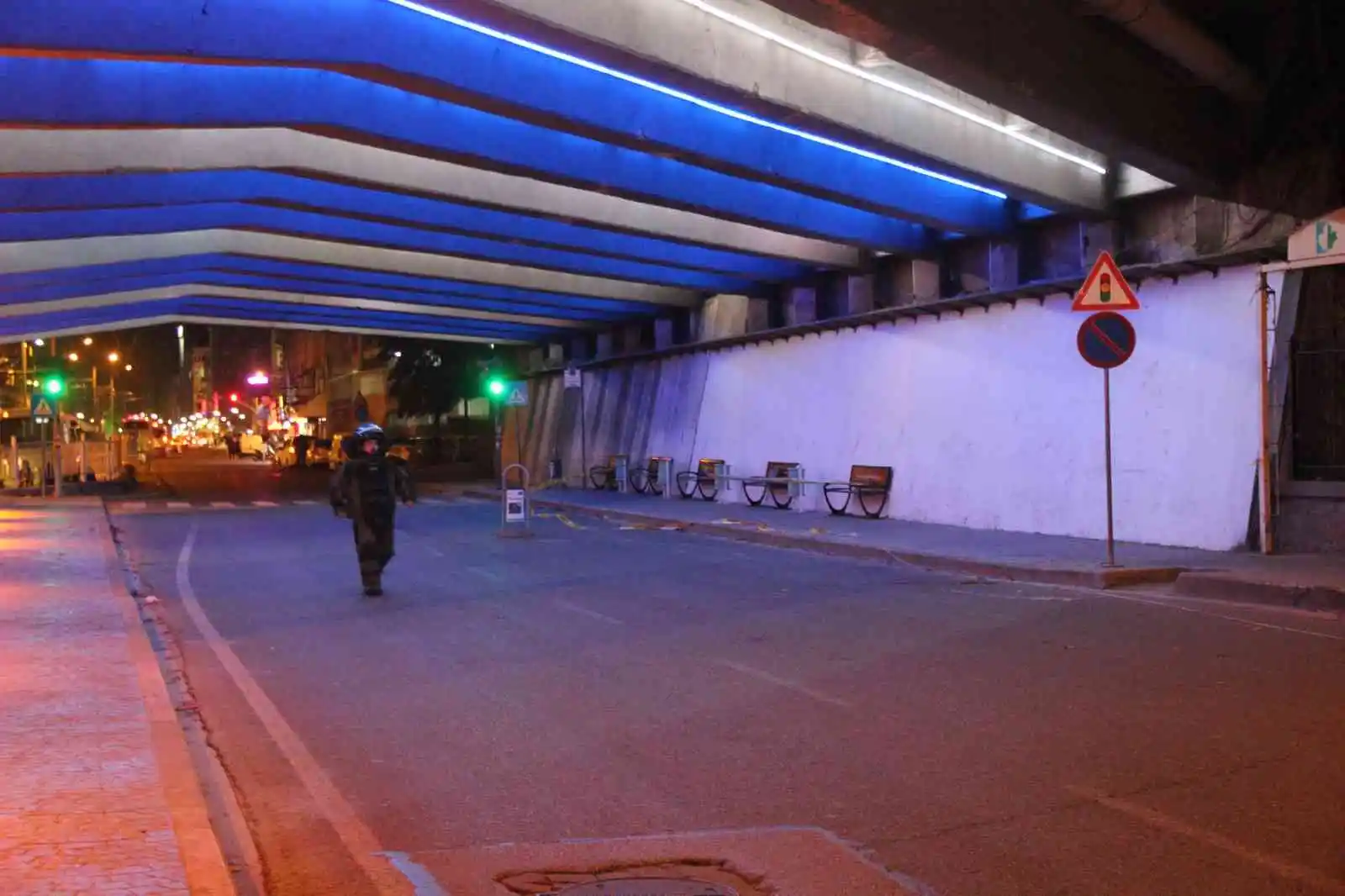 İzmit’te otobüs durağındaki şüpheli çanta polisi alarma geçirdi