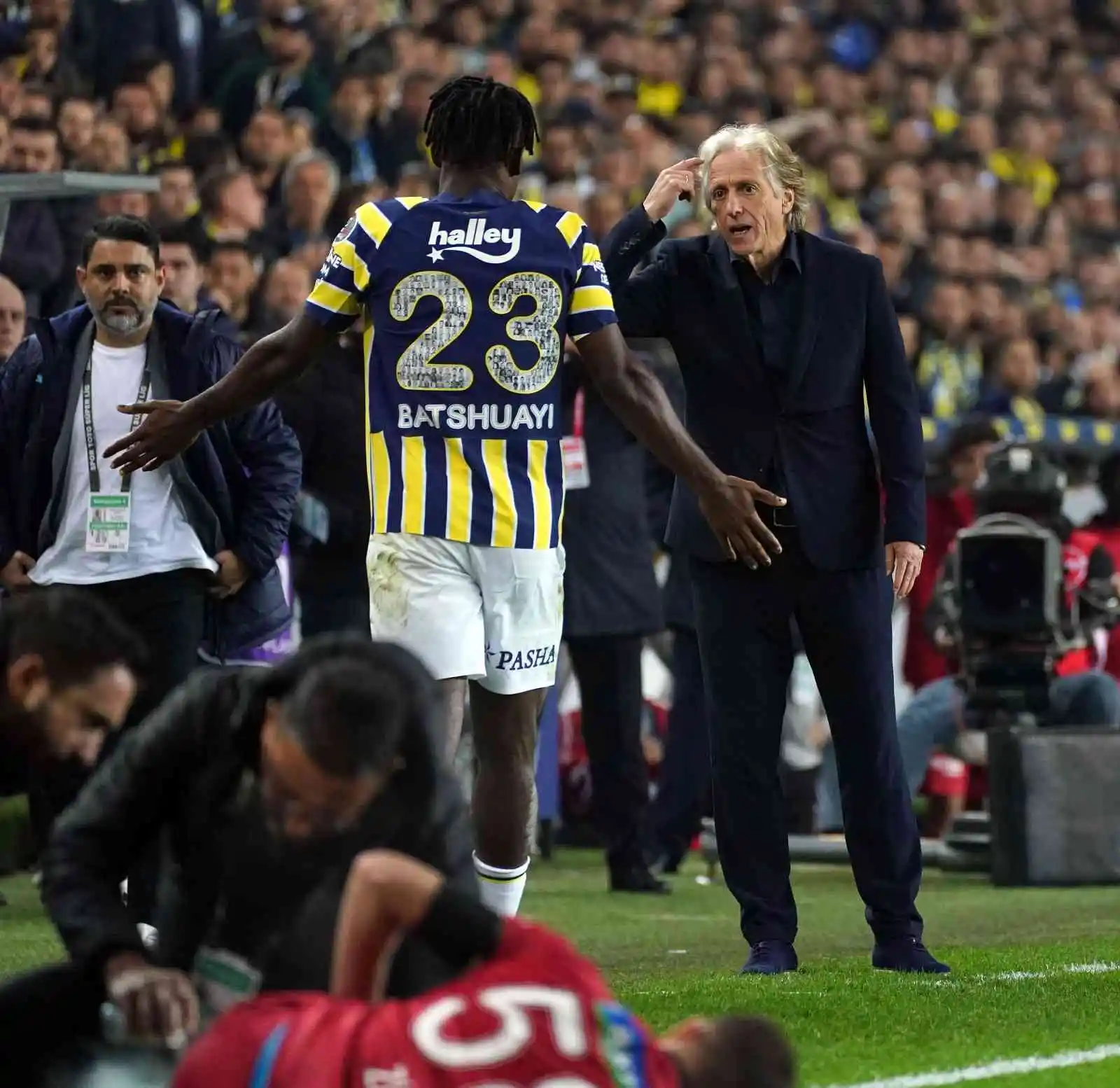 Jesus'tan Batshuayi'ye uyarı
