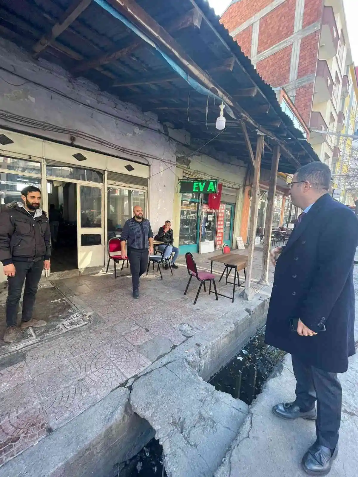Kağızman Kaymakamı Daştan, esnafla buluştu