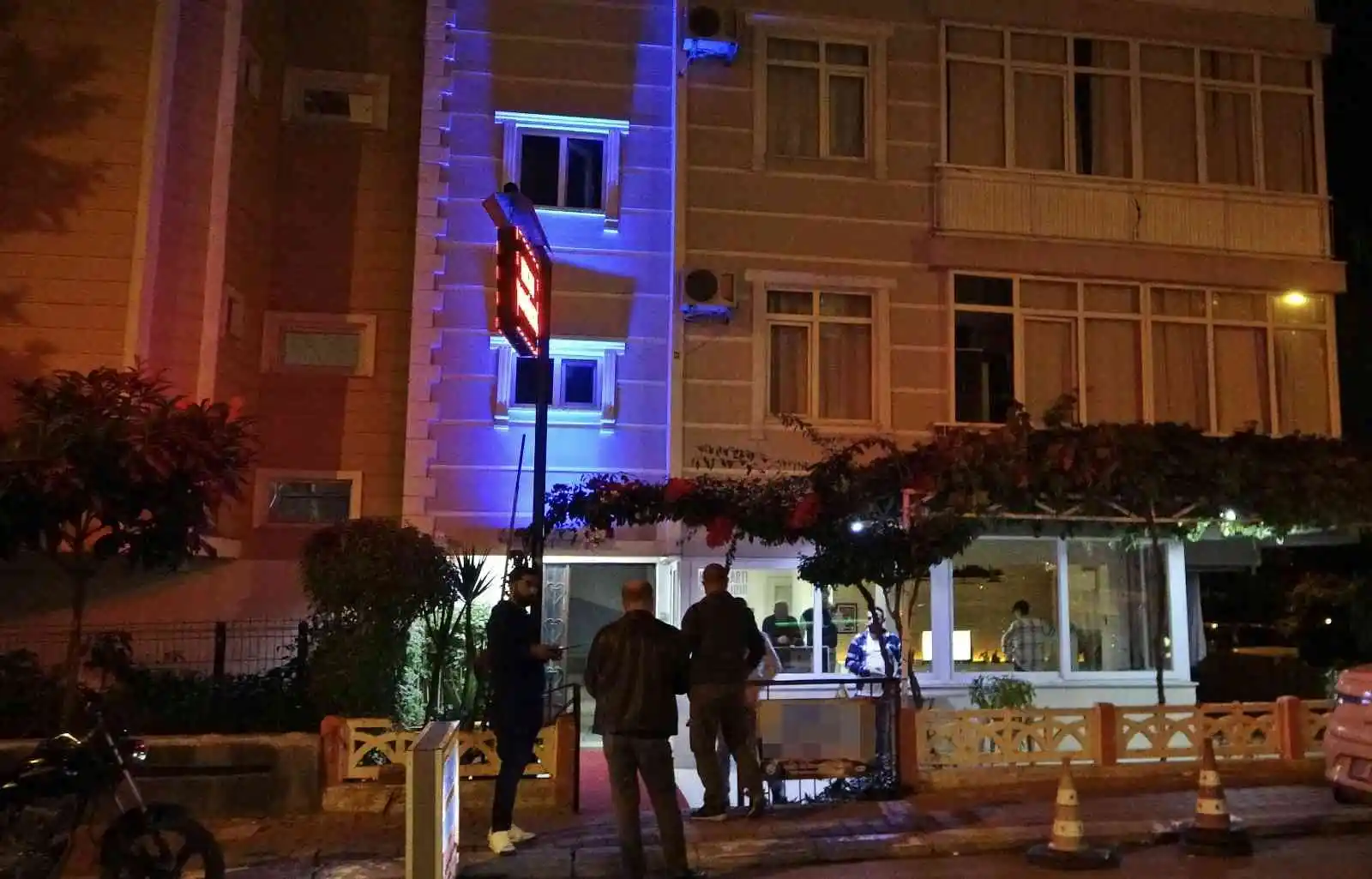 Kaldığı pansiyonun odasında sandalyede oturur vaziyette ölü bulundu