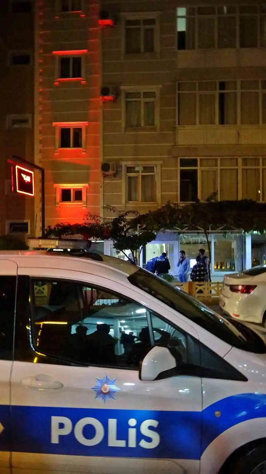 Kaldığı pansiyonun odasında sandalyede oturur vaziyette ölü bulundu