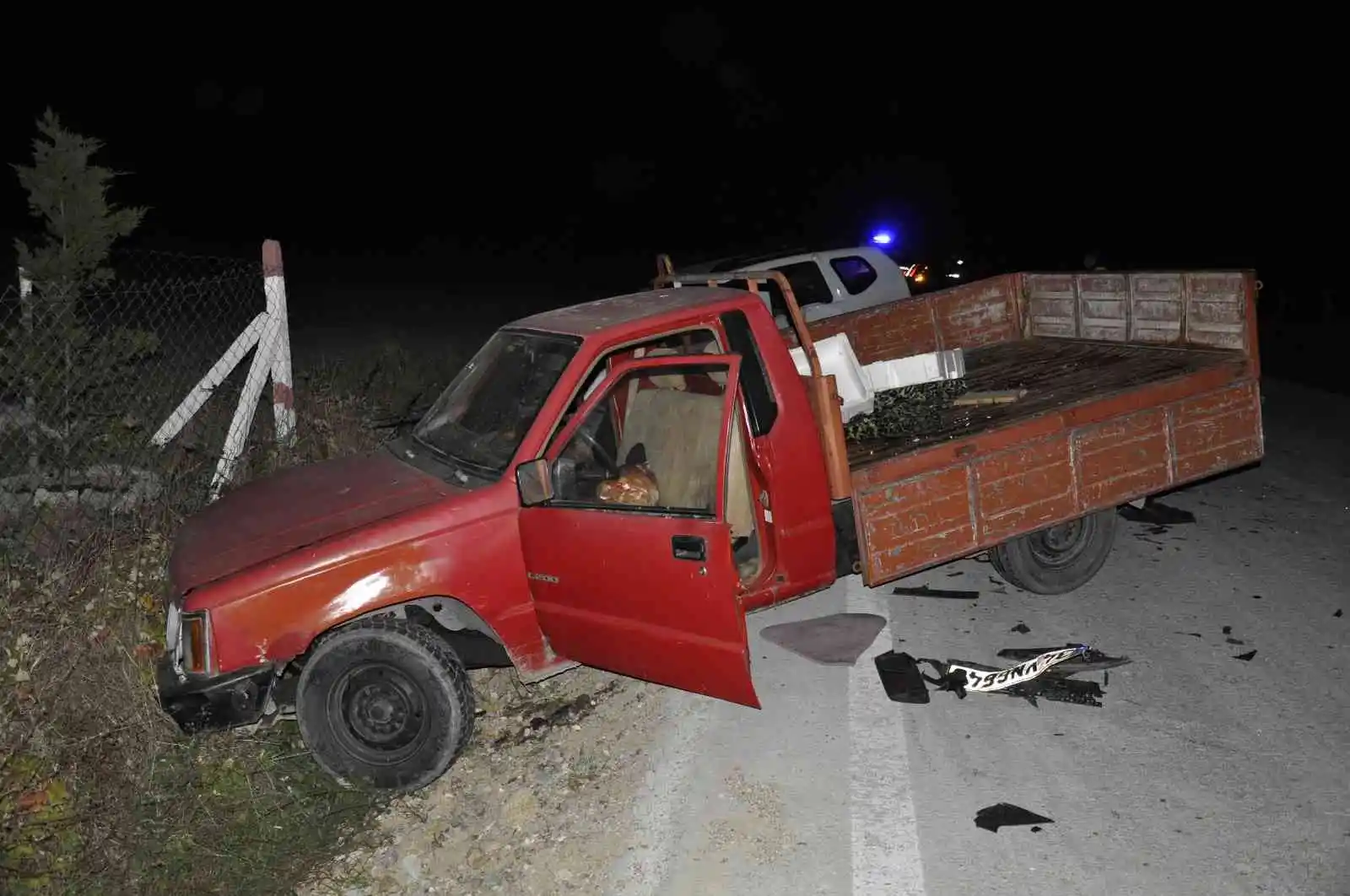 Kamyonet ile otomobil çarpıştı: 2 yaralı