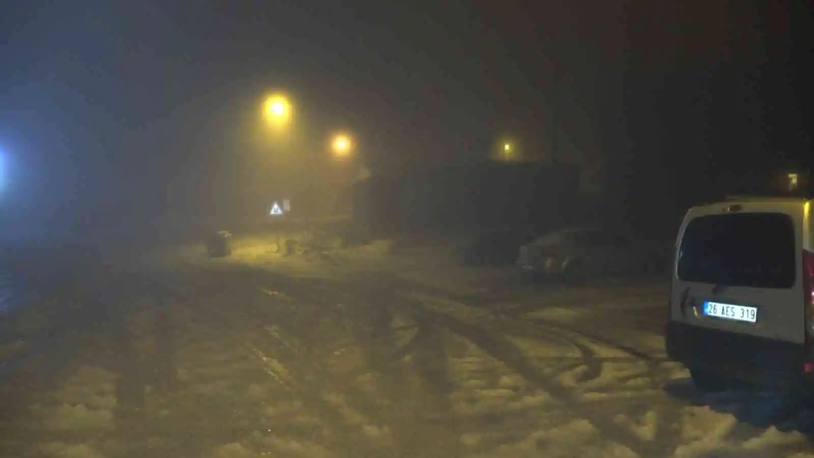 Kar yağışını duyan vatandaşlar Uludağ’a koştu
