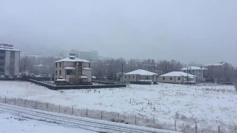 Karlıova’da 1 yıl arayla çekilen ’Kar’ görüntüsü tedirgin etti