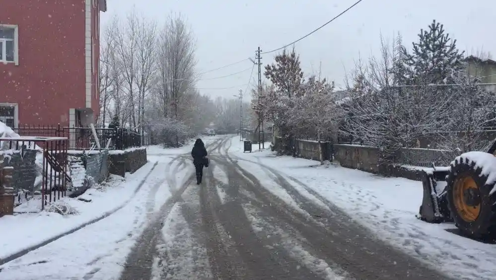 Karlıova’da 1 yıl arayla çekilen ’Kar’ görüntüsü tedirgin etti