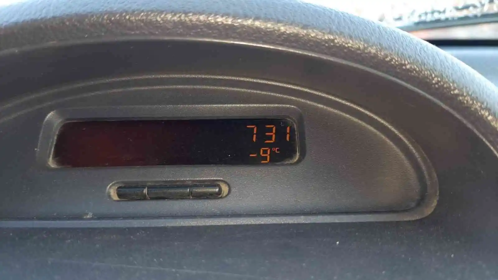 Kars eksi 9’u gördü, araçların camları dondu