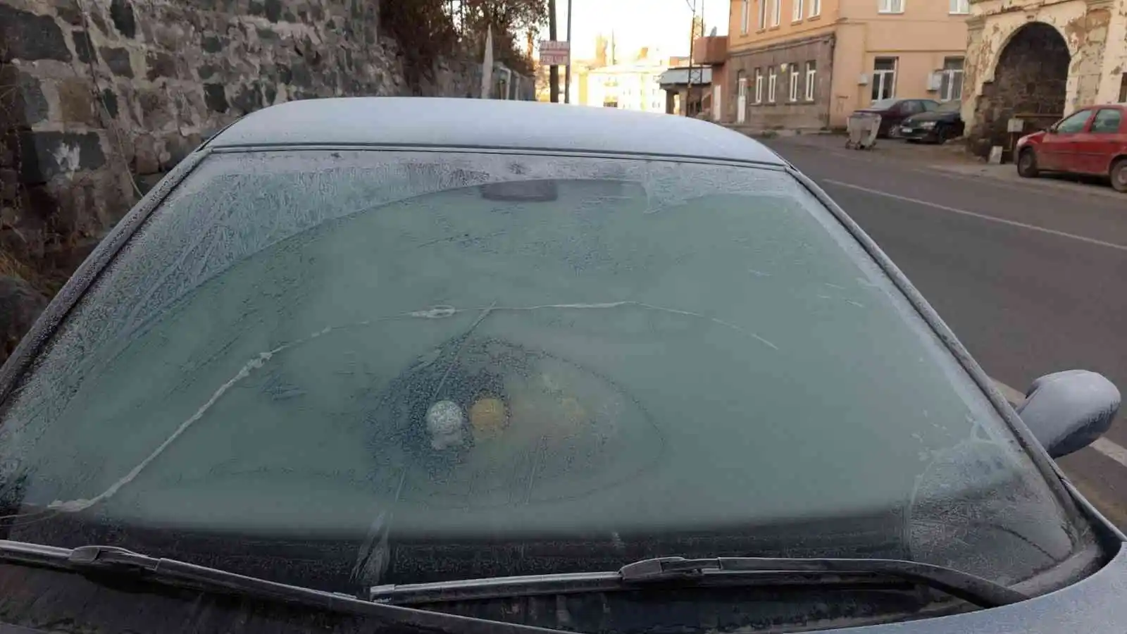 Kars eksi 9’u gördü, araçların camları dondu