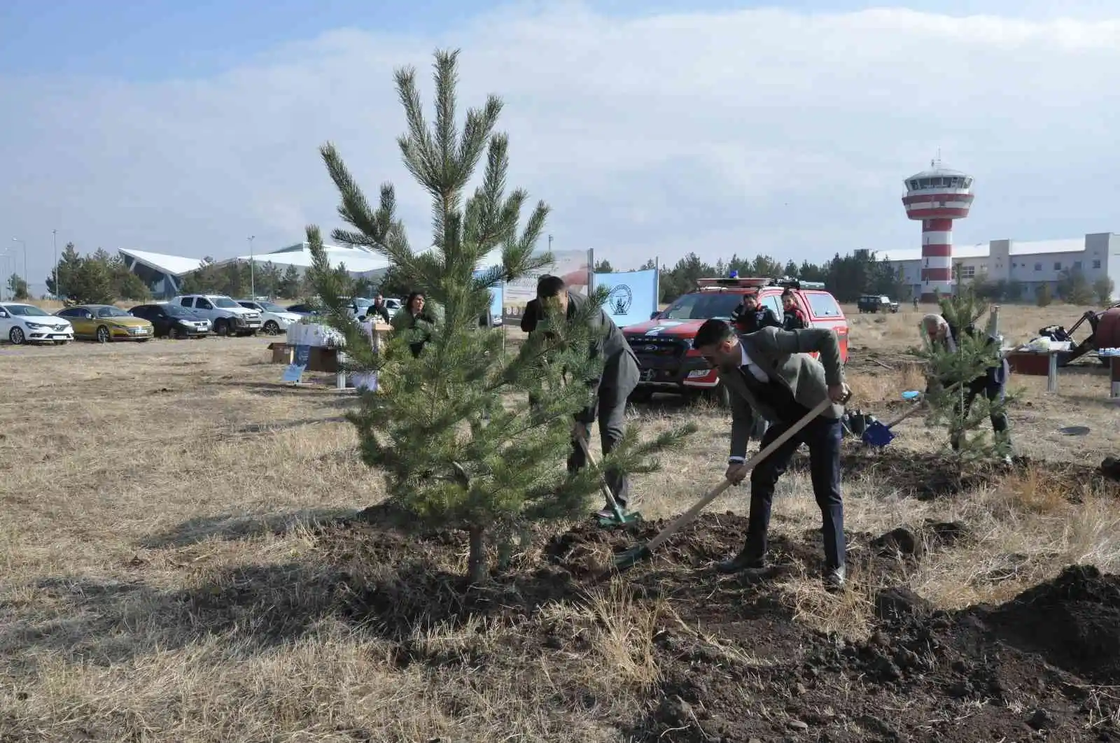 Kars’ta fidanlar toprakla buluştu