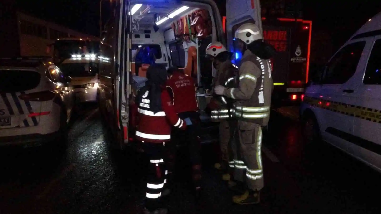 Kartal’da kamyonet servis minibüsüyle çarpıştı: 1 ölü, 2 yaralı