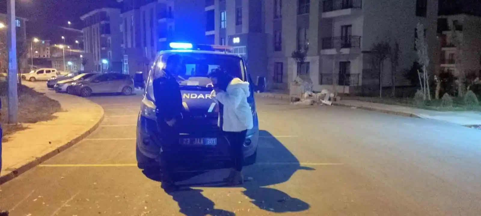 Kavga ihbarına giden jandarmaya pastalı kutlama