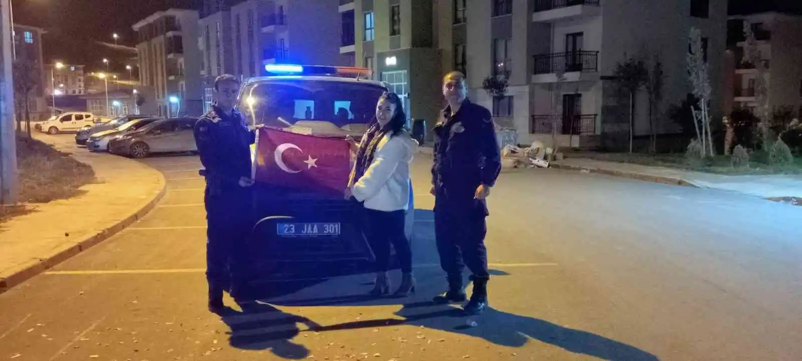 Kavga ihbarına giden jandarmaya pastalı kutlama