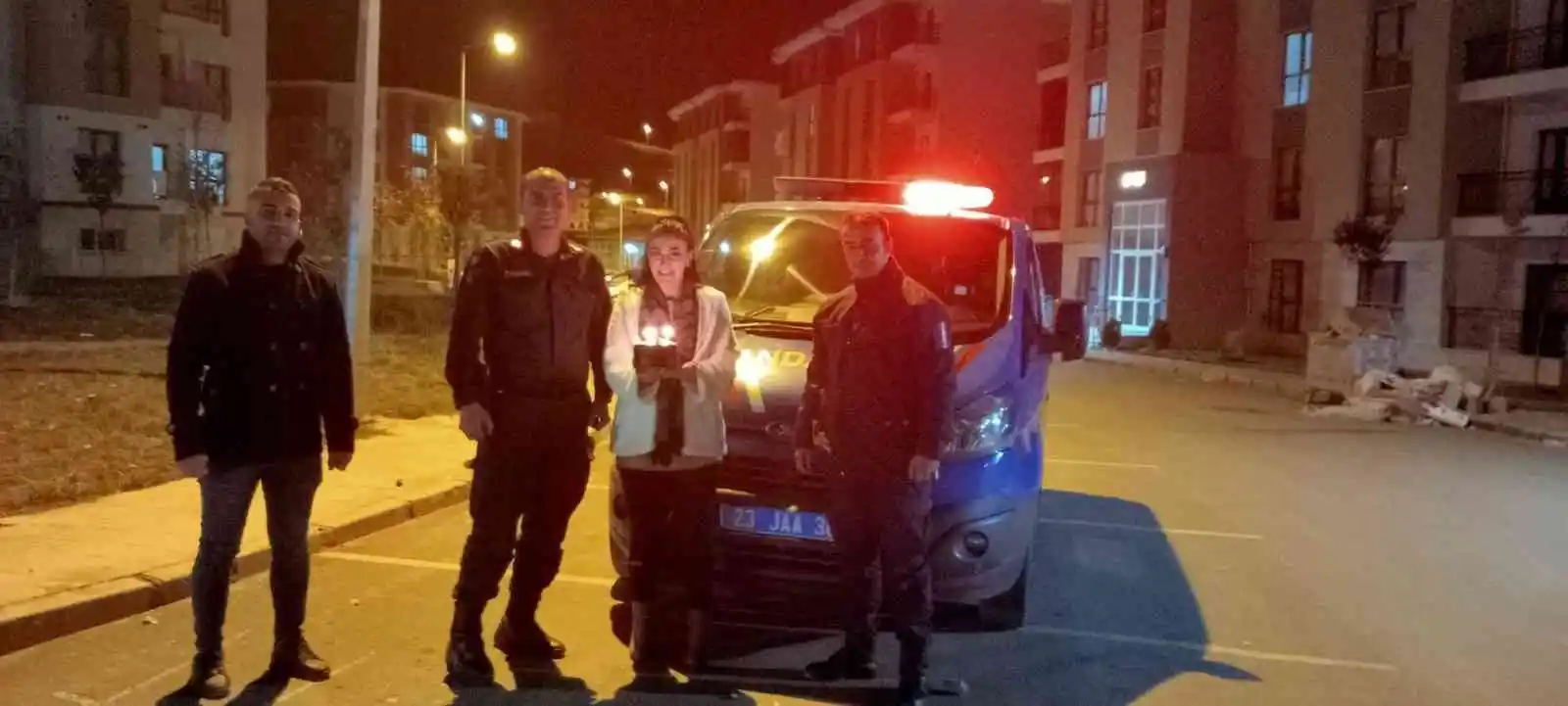 Kavga ihbarına giden jandarmaya pastalı kutlama