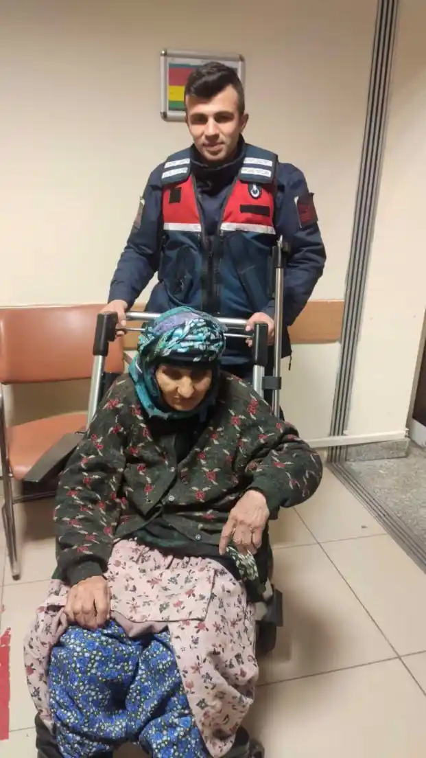 Kayıp kadın, ayağı çalılara sıkışmış şekilde bulundu