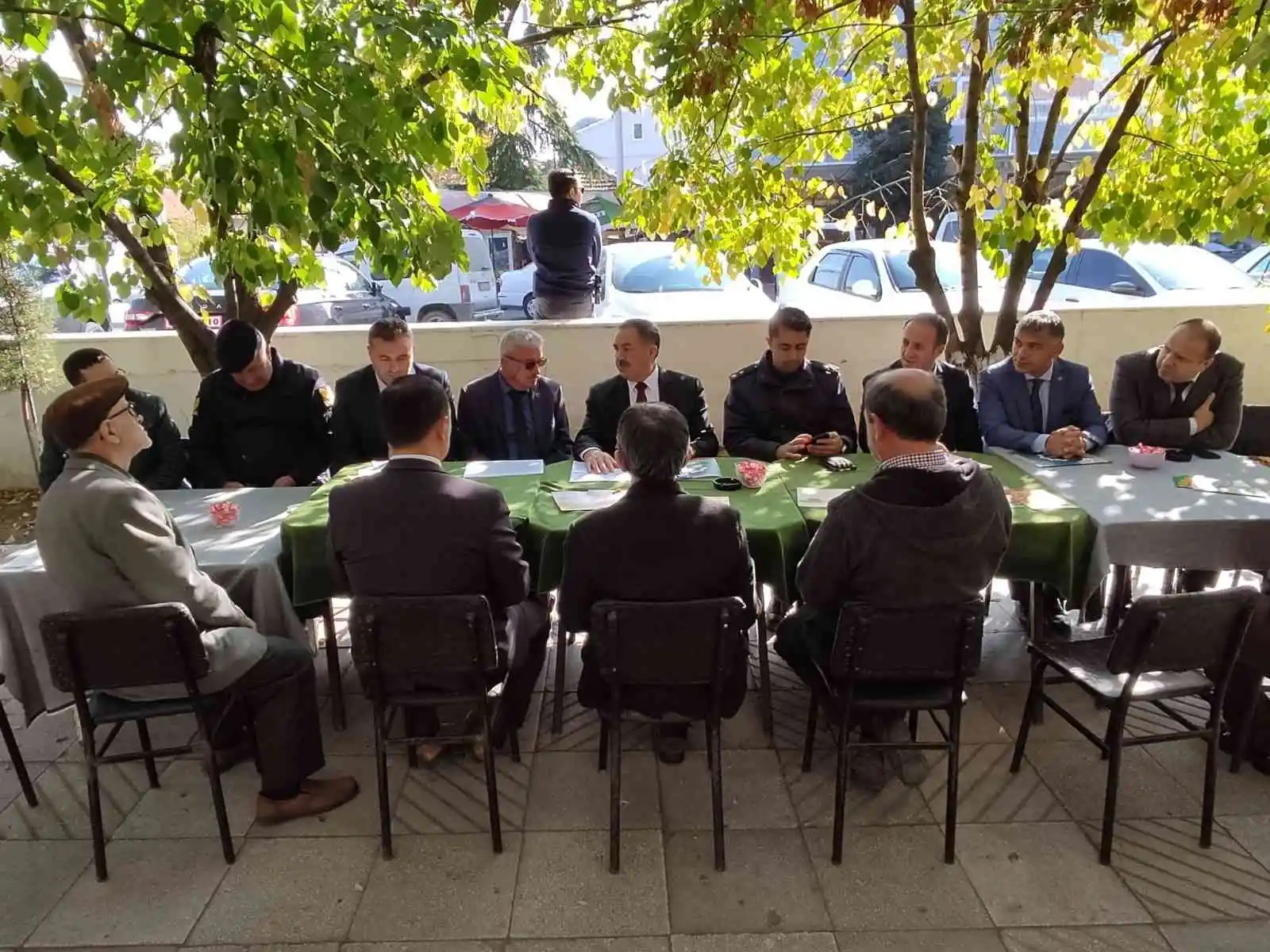 Kaymakam, mahalle mahalle gezip dert dinliyor