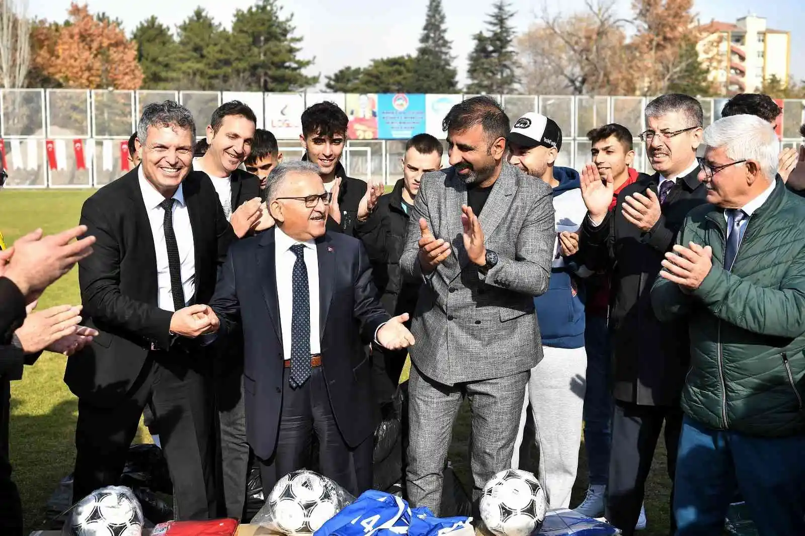 Kayseri Büyükşehir Belediyesi’nden Amatör Kulüplere Malzeme Desteği
