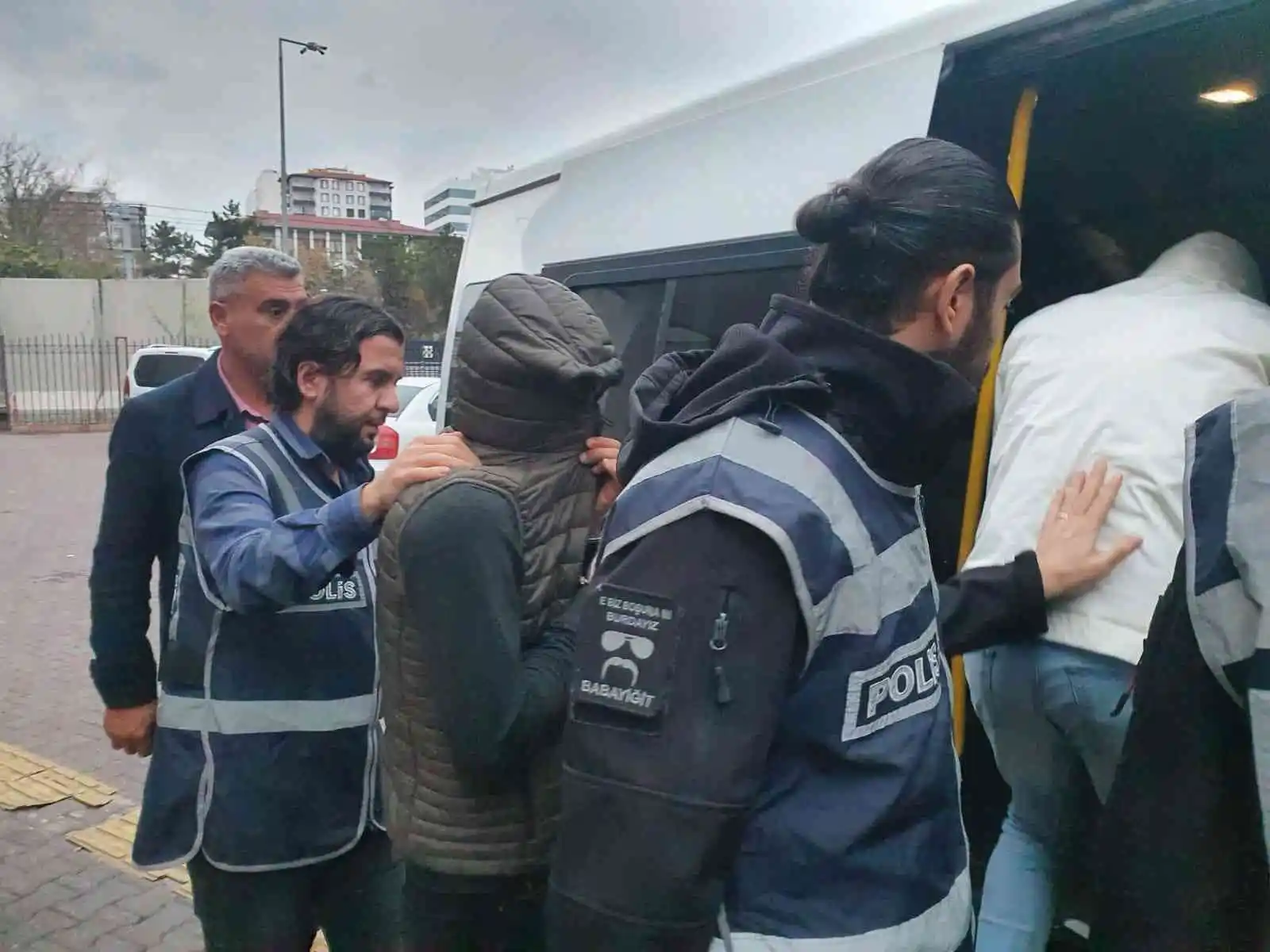 Kayseri polisi aranan şahıslara göz açtırmıyor: 15 gözaltı
