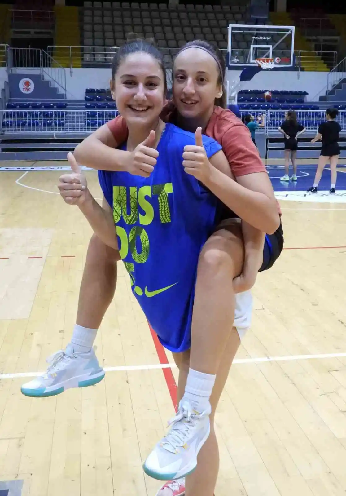 Kepez’in kız basketbol takımı şampiyonluğa yürüyor
