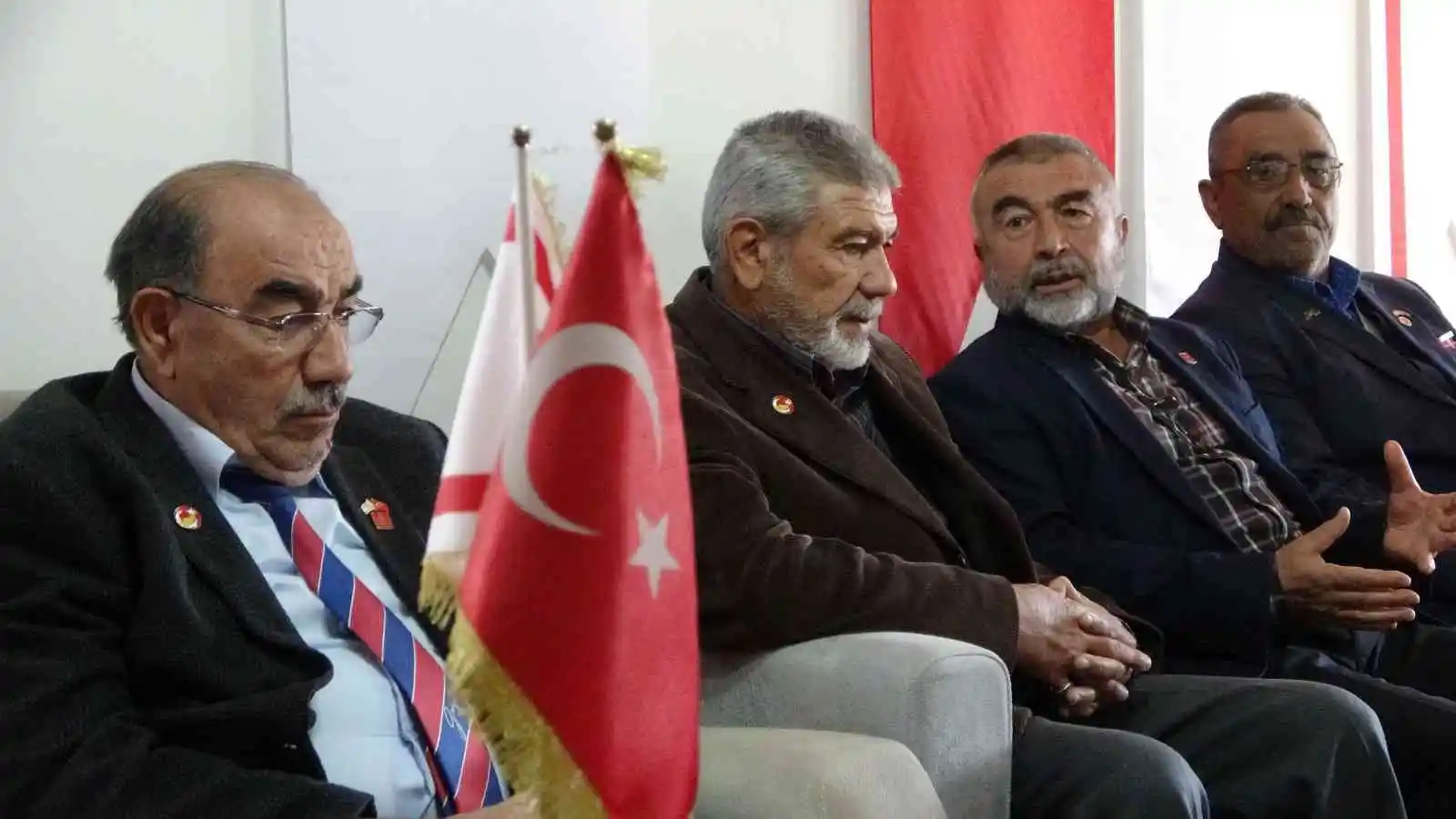Kıbrıs gazisi harekatı gururlanarak anlattı: “70 yaşında olmamıza rağmen gözümüzü yummadan cepheye koşar gideriz”