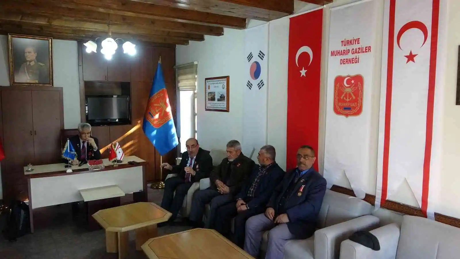 Kıbrıs gazisi harekatı gururlanarak anlattı: “70 yaşında olmamıza rağmen gözümüzü yummadan cepheye koşar gideriz”