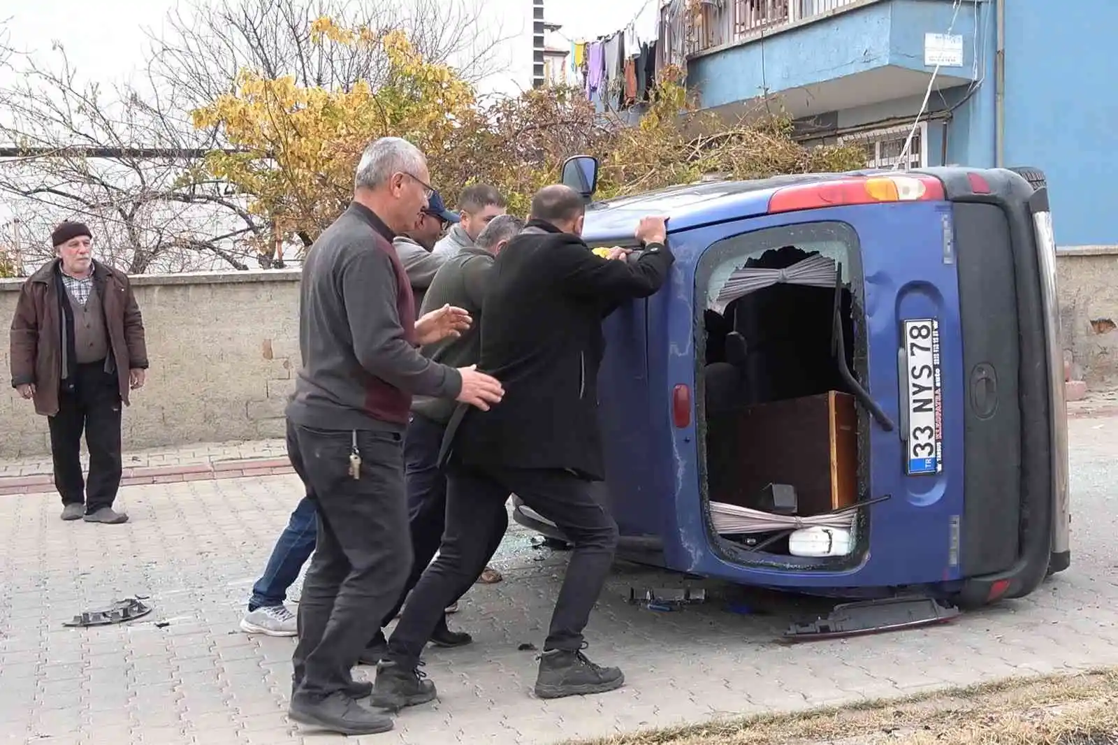 Kırıkkale’de okul servisi ile otomobil çarpıştı: 5’i öğrenci 6 yaralı