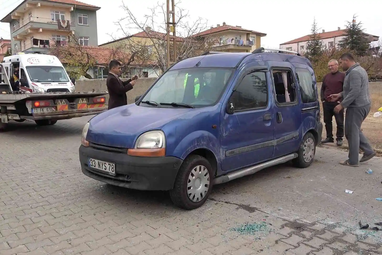 Kırıkkale’de okul servisi ile otomobil çarpıştı: 5’i öğrenci 6 yaralı