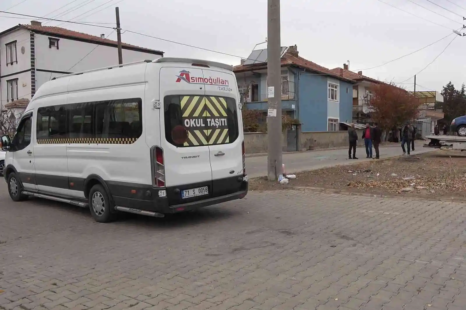 Kırıkkale’de okul servisi ile otomobil çarpıştı: 5’i öğrenci 6 yaralı