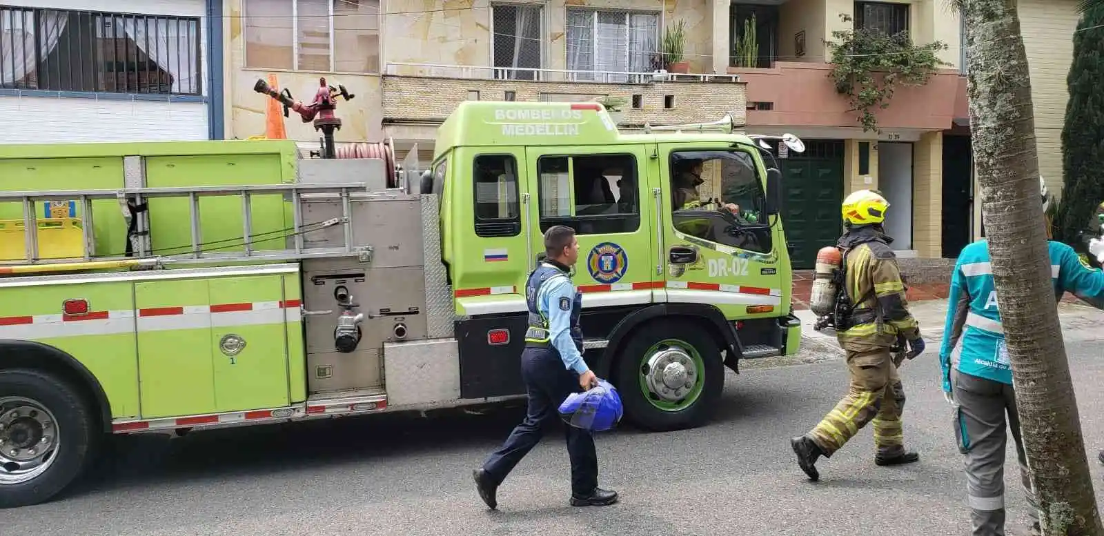 Kolombiya'da uçak yerleşim bölgesine düştü: 8 ölü