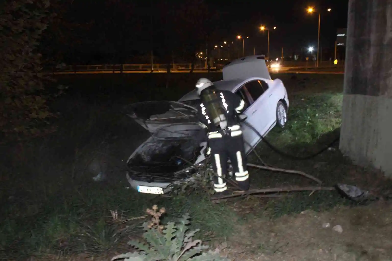 Kontrolden çıkan otomobil boş araziye daldı: 1 yaralı